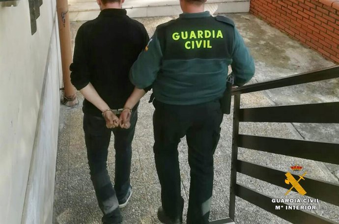 Nota De Prensa La Guardia Civil Detiene A Un Joven Como Presunto Autor De Un Rob