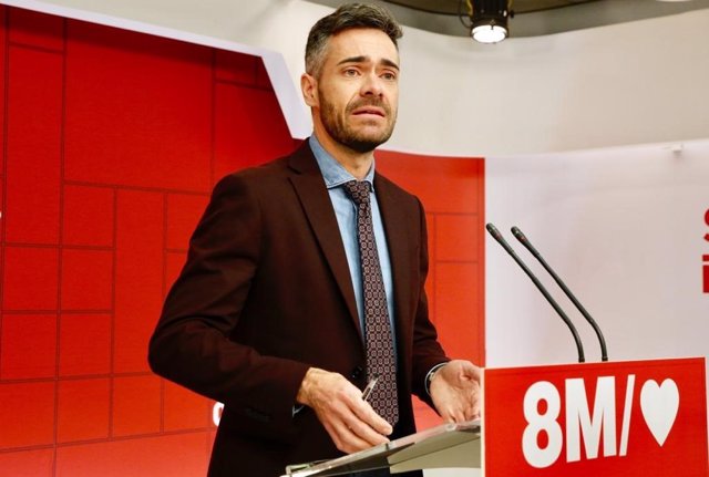 El portavoz adjunto del Grupo Socialista, Felipe Sicilia, en declaraciones a med