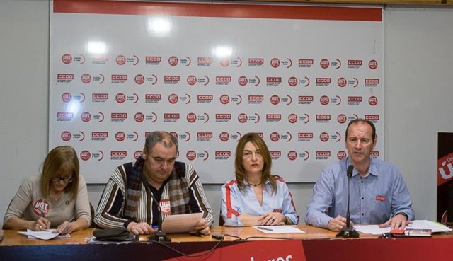 CCOO y UGT convoca al personal de la Junta a una concentración para recuperar lo