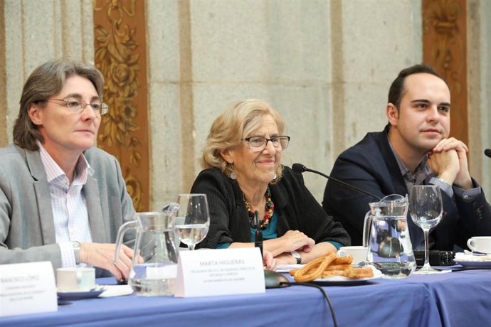 Carmena cree que es "poco serio" hacer hoy una valoración de la legislatura cuan