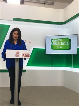 La portavoz del PSOE-A, Ángeles Férriz, en rueda de prensa