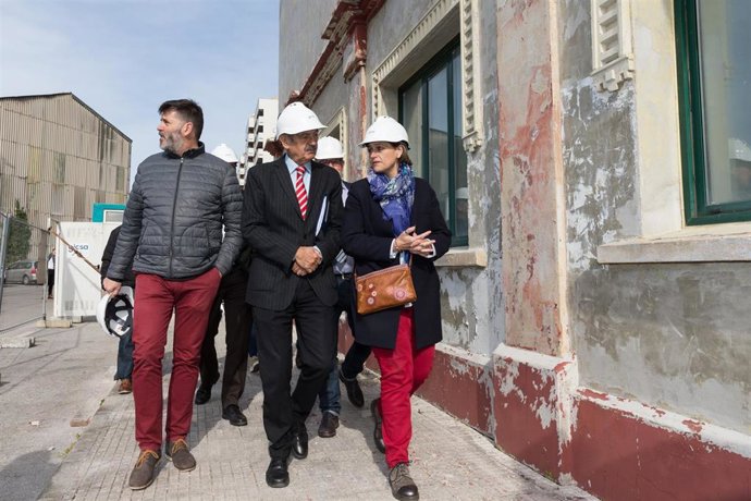 Mazón visita las obras con la alcaldesa de Camargo