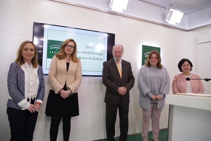 Rodríguez Villalobos realiza un balance del mandato, acompañado de varias diputa