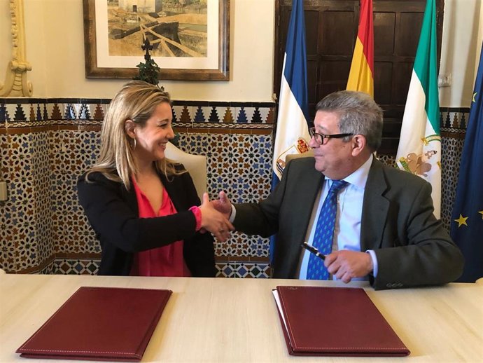 Sevilla.- Ayuntamiento de Alcalá y Subdelegación firman protocolos contra la vio