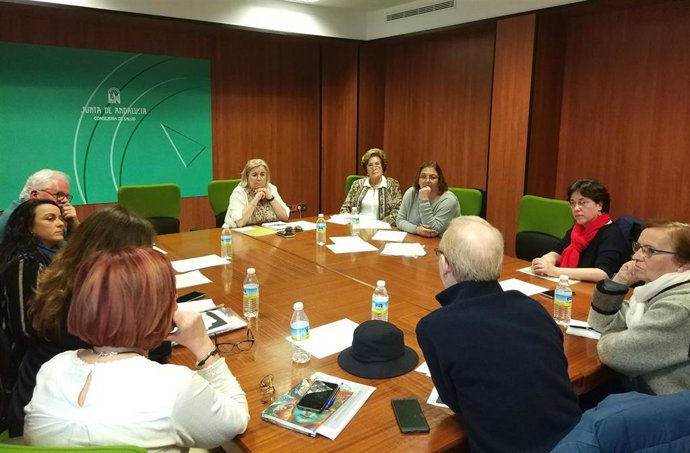 [Grupohuelva] Nota Y Foto Junta (Reunión Delegada Asociación Huelva, Por Una San