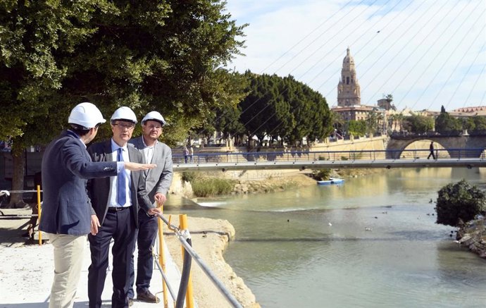 El alcalde de Murcia, José Ballesta, junto al concejal de Modernización de la Ad