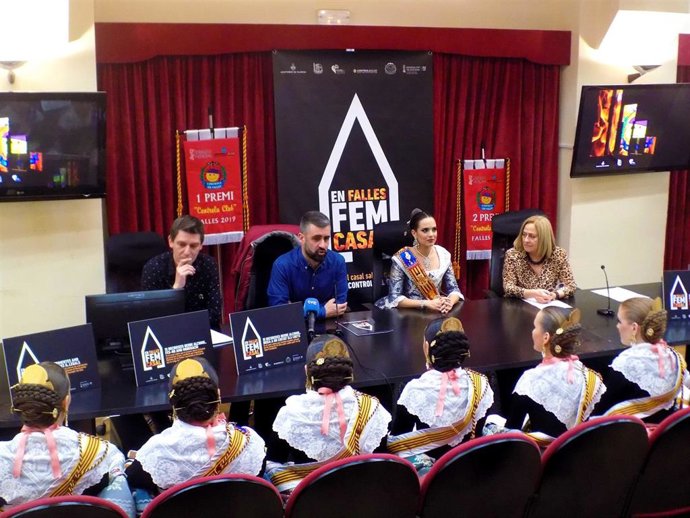 'En Falles, Fem Casal'