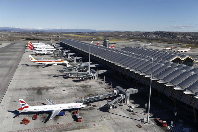 Aviones de Iberia y BA en Barajas