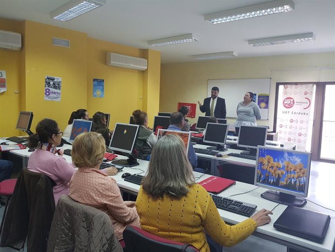 Amo y Palomares (al fondo) presentan 'Innova-T' e 'Innovautónomos'