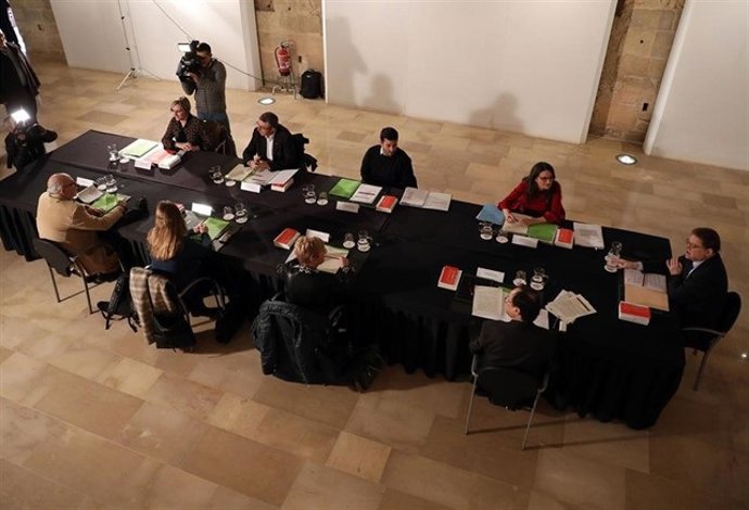 Puig despeja la incógnita y adelanta las elecciones al 28-A por primera vez en e