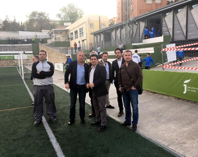 Visita de Francisco Reyes a las obras del campo de fútbol Sebastián Barajas