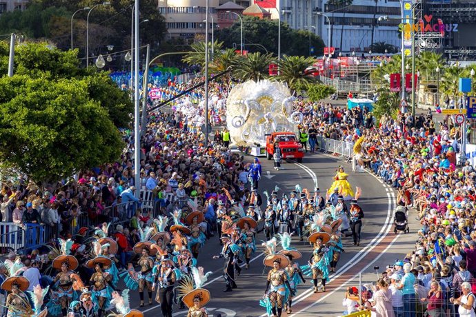 El Coso Apoteosis del Carnaval de Santa Cruz de Tenerife recorre este martes la 