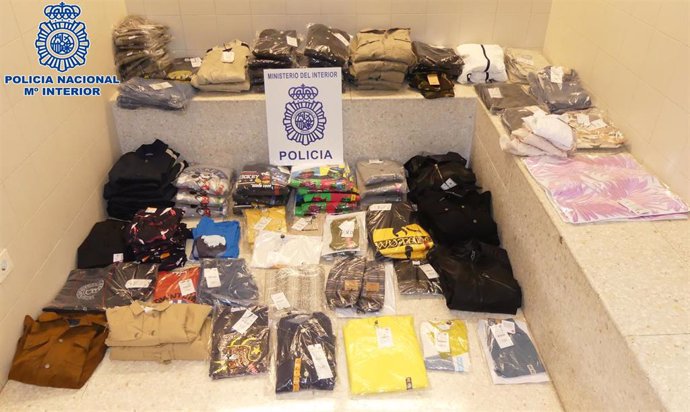 Detenidos dos hombres en Logroño por robar ropa en la empresa de transporte en l