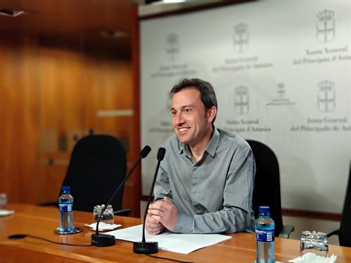 IU apuesta por "ganar a la sociedad desde posiciones amables" y no con multas fr