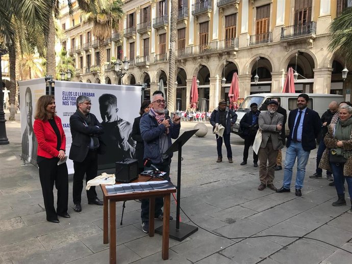 La asociación de amigos y comerciantes de plaza Reial inicia su 20 aniversario c