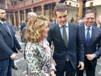 Casado (PP) afirma que Pedro Sánchez hace campaña electoral "metiendo la mano en el bolsillo" de los españoles