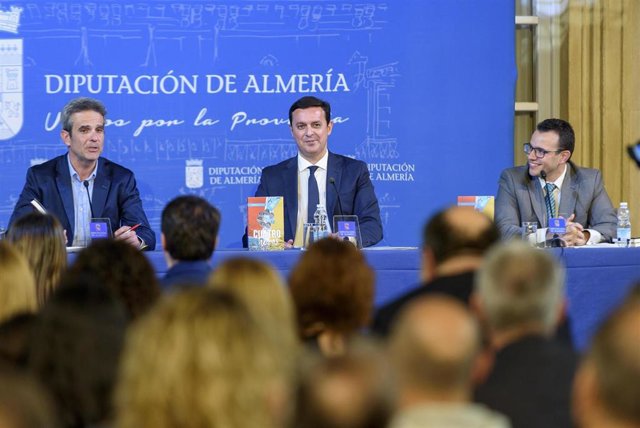 Javier A. García y el doctor Antonio Ríos Luna, en la presentación del libro.