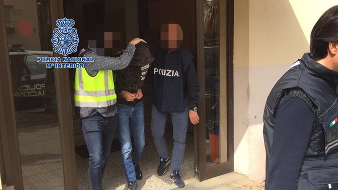 [Grupocanarias] Nota De Prensa. Detenidos Cuatro Ciudadanos Italianos, En La Isl