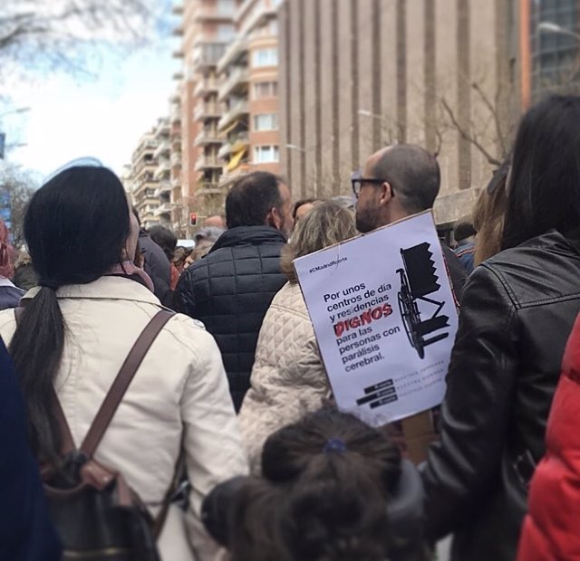 ASPACE se concentra contra la Comunidad por "la grave" situación de las personas