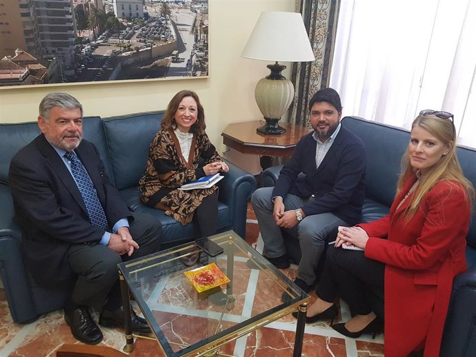 Málaga.- Patricia Navarro se reúne con direccion de AJE Málaga