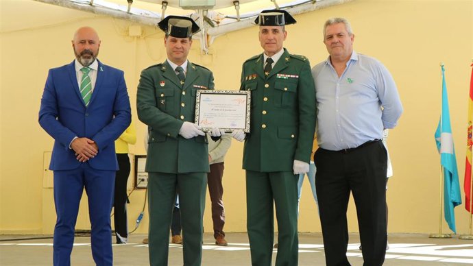 Montellano otorga una distinción a la Guardia Civil