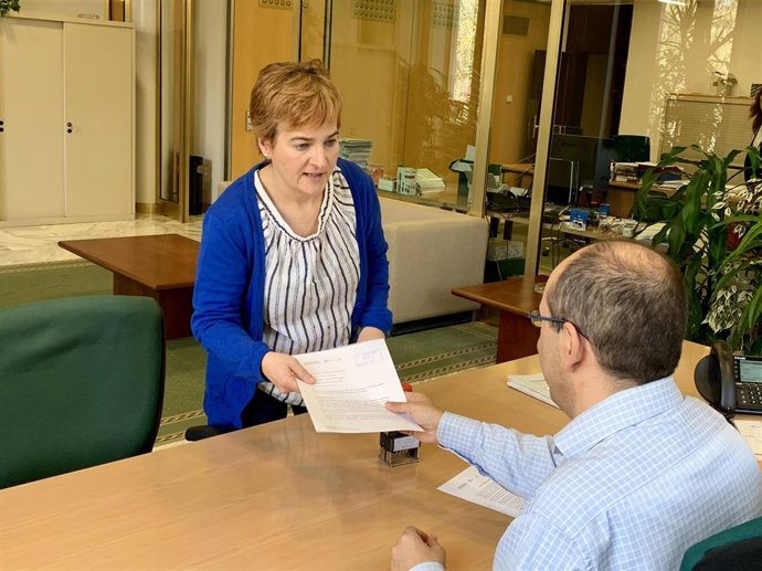 La parlamentaria de EH Bildu Rebeka Ubera reclama medidas para solucionar el con