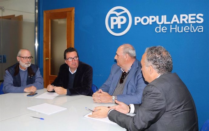 Huelva.- González (PP) se reúne con los cooperativistas afectados por el Plan Al