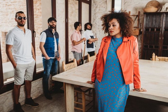 Sevilla.- La cantante Jihane Bougrine lleva este jueves soul, jazz y raíces marr