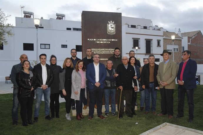 Sevilla.- Memoria.- Los Palacios estrena su Plaza de la Memoria Histórica en hom