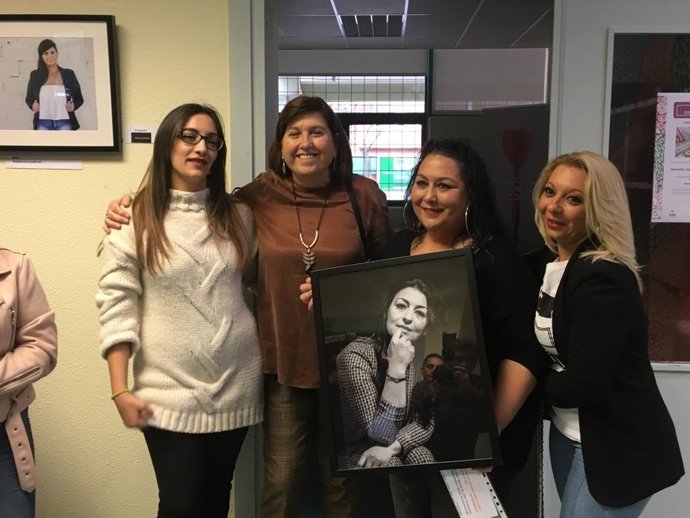 Una exposición muestra las 'Miradas de mujeres gitanas' a través de fotografías 