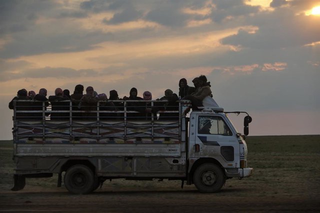 Civilians leave last IS-held area in eastern Syria