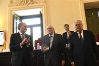 Pedro Sánchez expresa su pesar por el fallecimiento de uno de los padres de la Constitución, José Pérez-Llorca