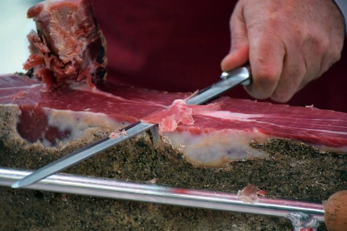 Córdoba.- Investigadores de la UCO demuestran que el corte manual del jamón ibér