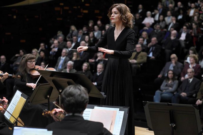AMC estrena Philharmonia, la intrigante serie francesa sobre una directora de or