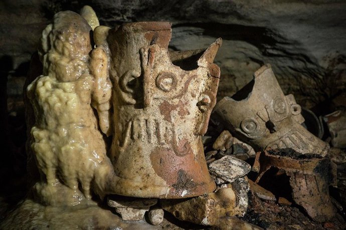 Un gran santuario ritual maya aparece en una cueva bajo Chicen-Itza