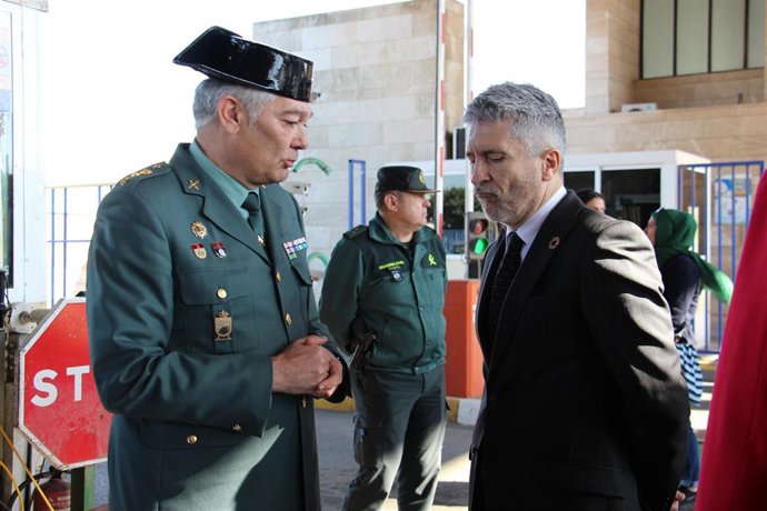 El ministro del Interior, Fernando Grande-Marlaska, recorre la frontera con Marr