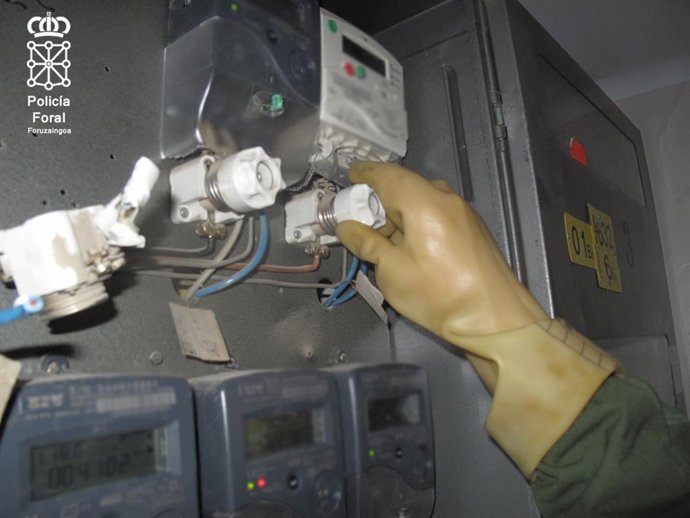 Sucesos.- Detenida una pareja 'okupa' en Olite por defraudar fluido eléctrico, m