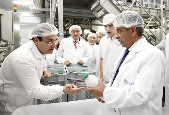 Andía Lácteos moderniza su planta con una nueva máquina de embotellado de leche