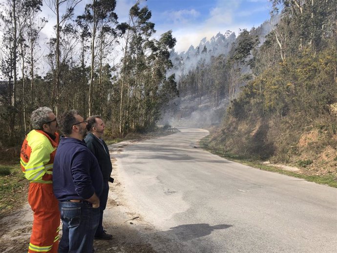 Preocupan los incendios de Penagos y Vargas y los medios aéreos se retiran por e