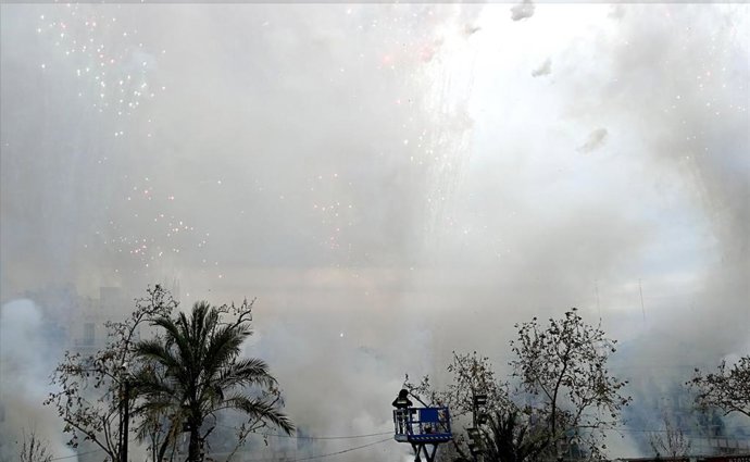 Fallas.- La 'masclet' de Pibierzo funde el "estilo clásico valenciano" con inno