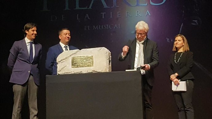 Ken Follet: "No puedo decir a los catalanes qué hacer, pero para mí la independe