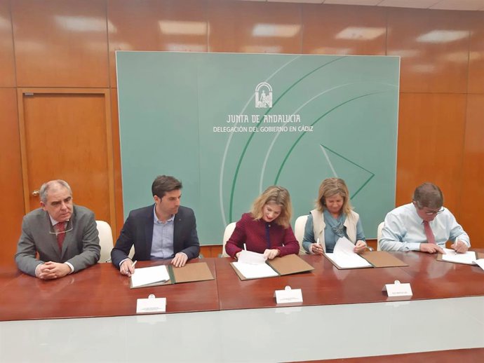 Np, Foto Y Audio Ana Mestre Firma Acuerdo Inspección Servicios Sanitarios 2019