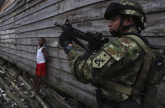 La JEP de Colombia abre el caso sobre reclutamiento de menores en la guerra