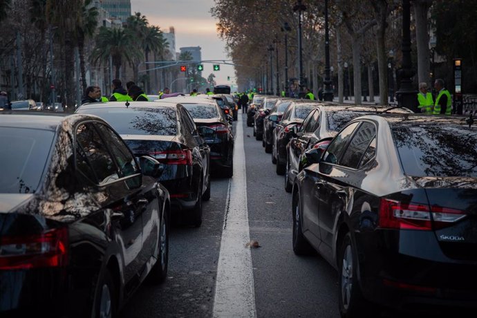 Parón de los conductores de Cabify en la Diagonal de Barcelona