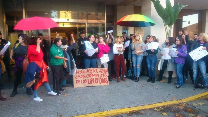 Sevilla.- Un grupo de jóvenes