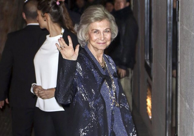 La Reina Sofía suple la ausencia de Don Juan Carlos en el 80 cumpleaños de la In