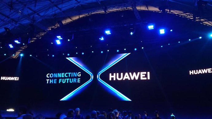Huawei presenta su 'smartphone' con pantalla plegable