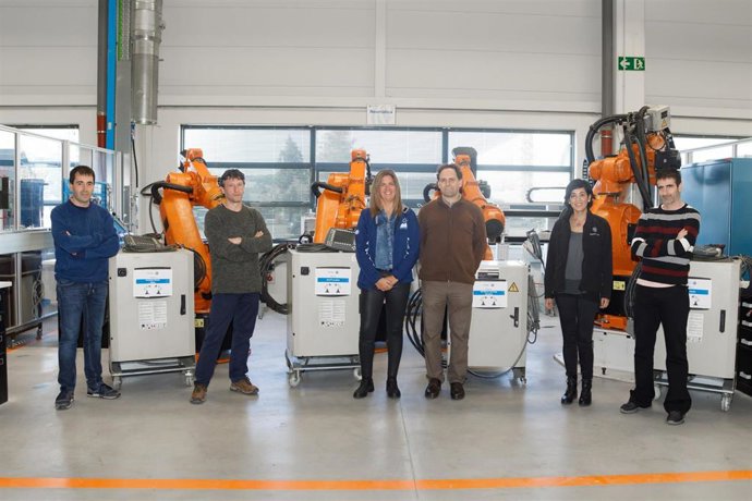 Volkswagen Navarra dona cuatro robots a centros de FP