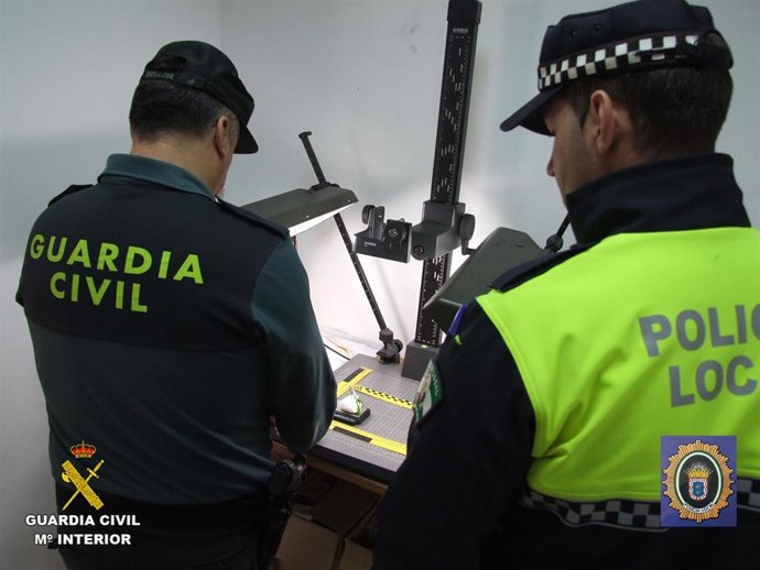 Huelva.- Sucesos.- Tres detenidos acusados de traficar con droga tras incautarle