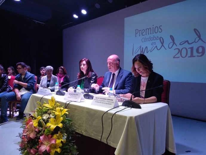 Córdoba.- 8M.- La alcaldesa, el presidente de la Diputación y la subdelegada asi